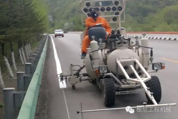 根尼乘驾式标线设备性能特点简介